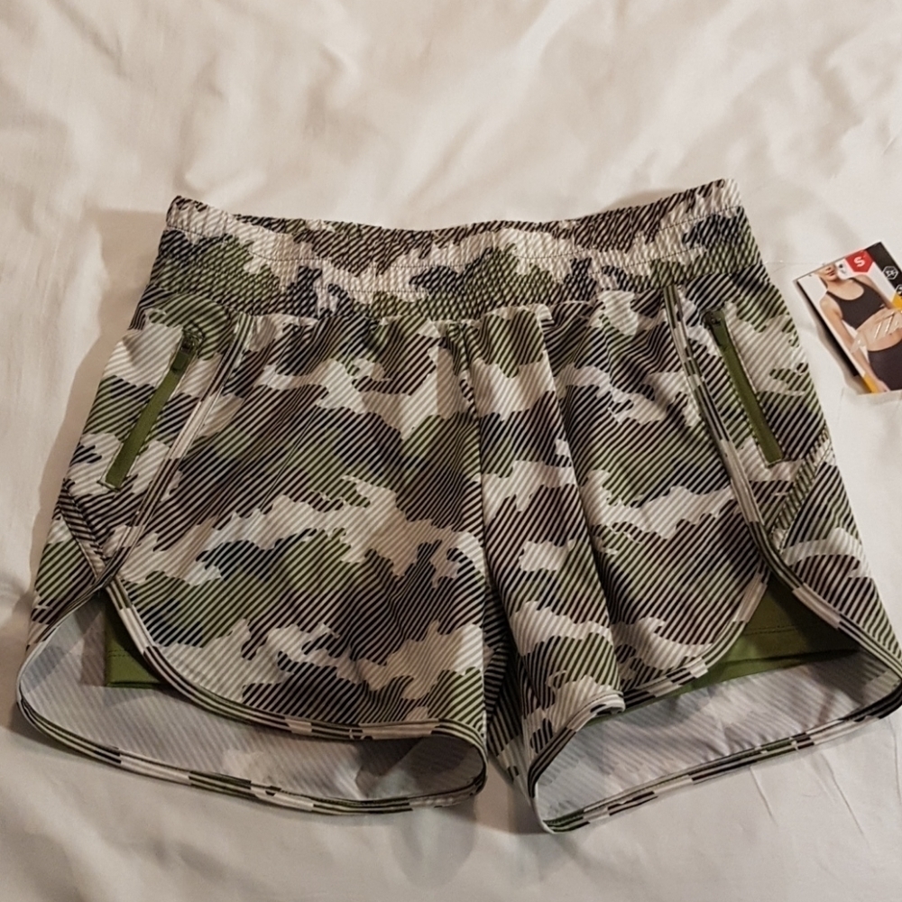 Avia womens size XS camo shorts with liners, New